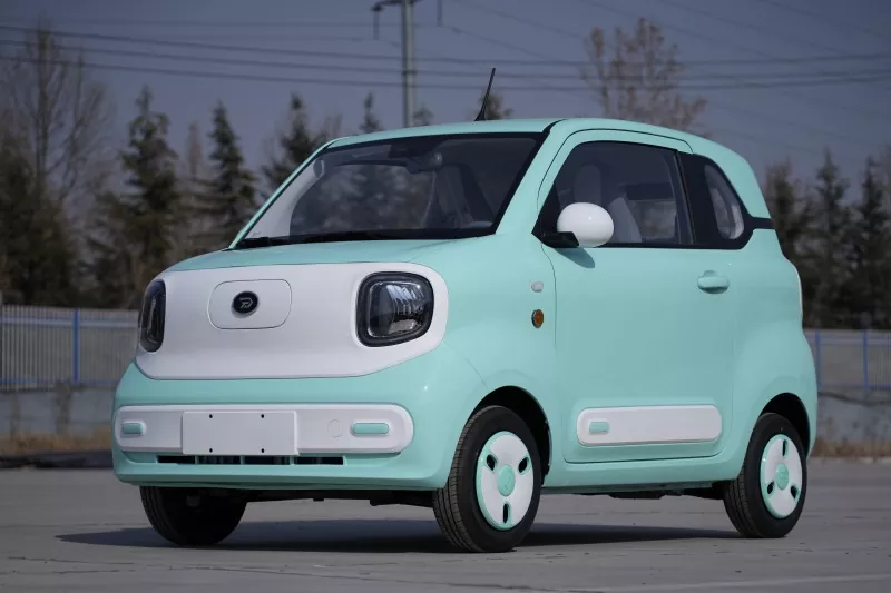 Enclosed Mini Car for Elderly: a caring partner for safe travel